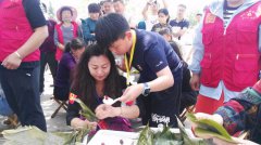澳门家胜棋牌网站为包粽子市民奉献了精美的文化盛宴